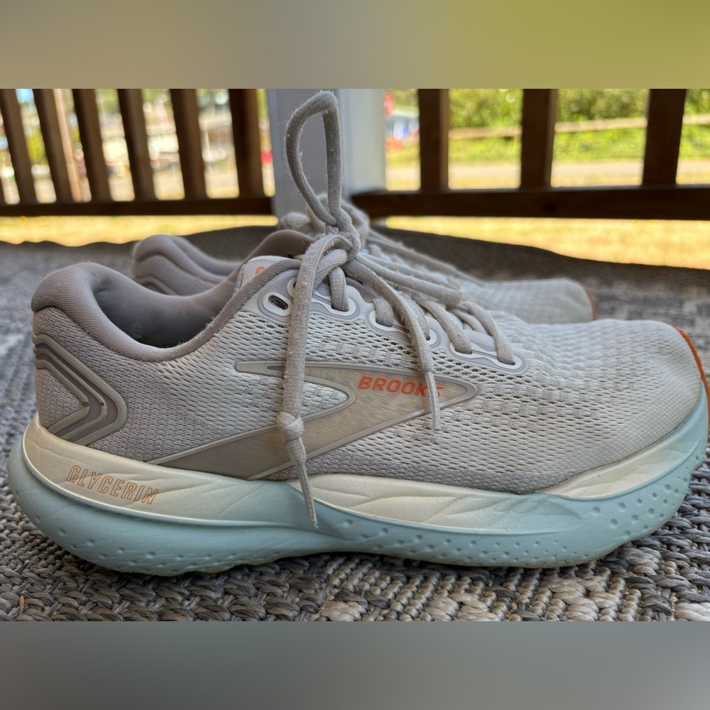 Brooks Glycerin 21 Womens 8.5 beige/grey Running Walking 1204081B195 Sneaker - Picture 2 of 16